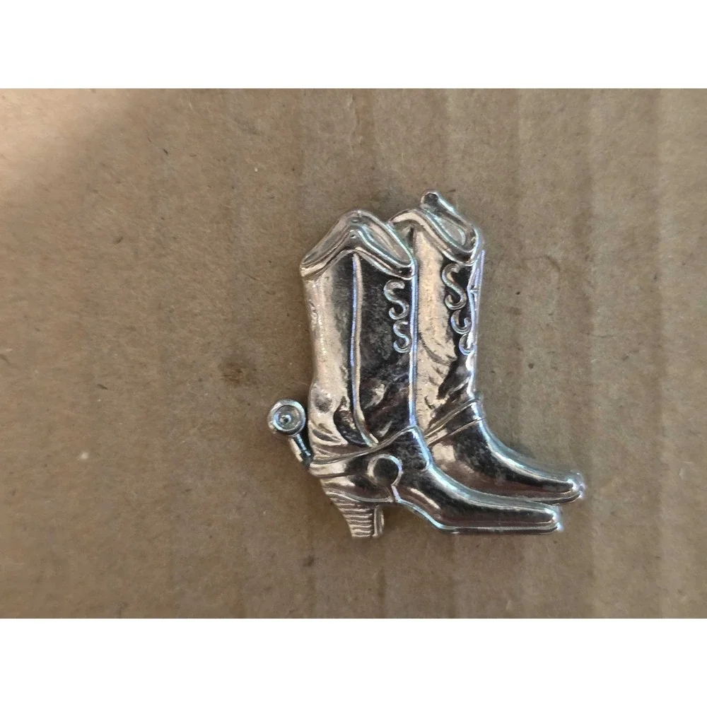 Silver Tone Western Cowboy Boots with Spurs Lapel Vest Hat Pin E24